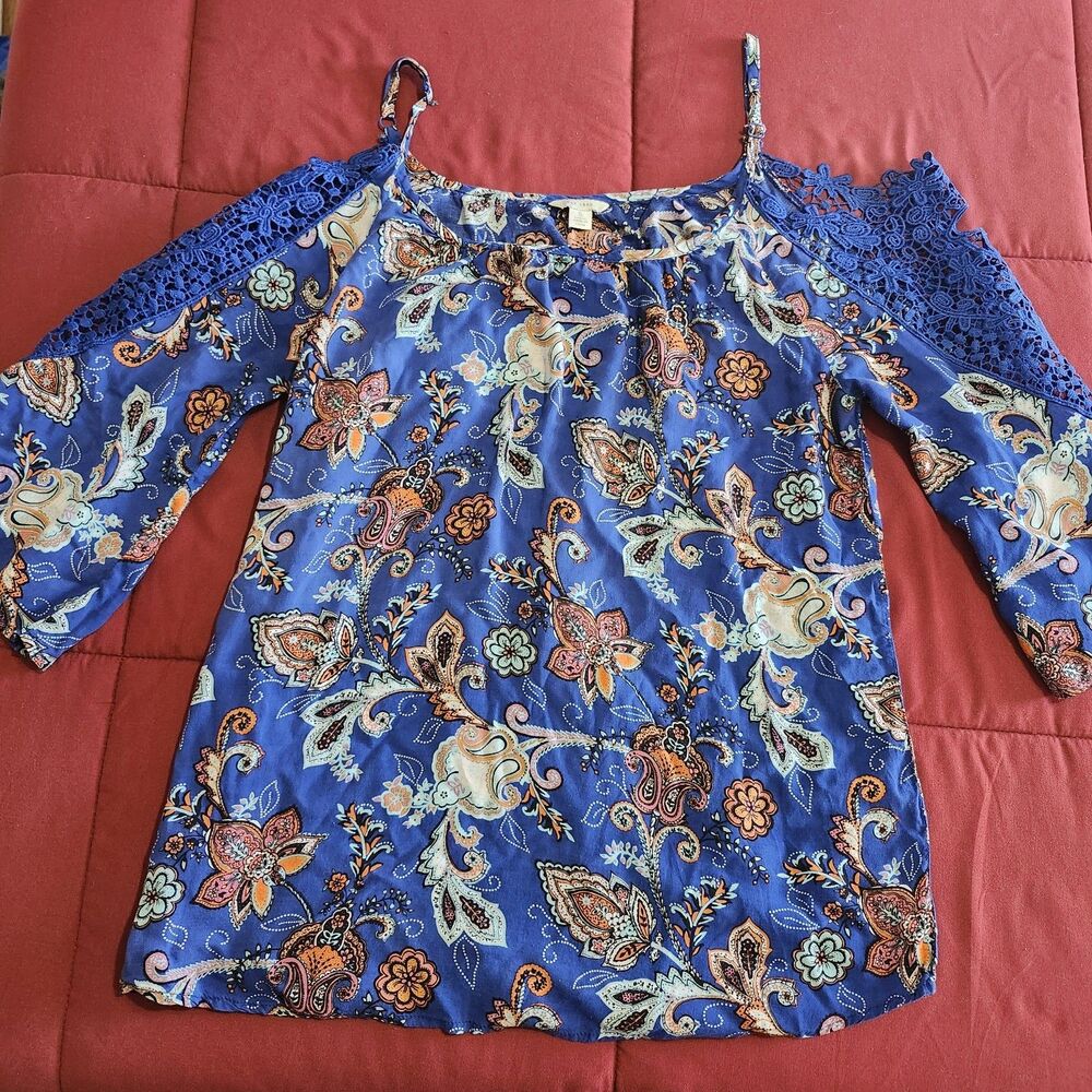 C Est 1946 Cato Womens Blue Floral Cold Shoulder Crochet Sleeve Blouse Small
